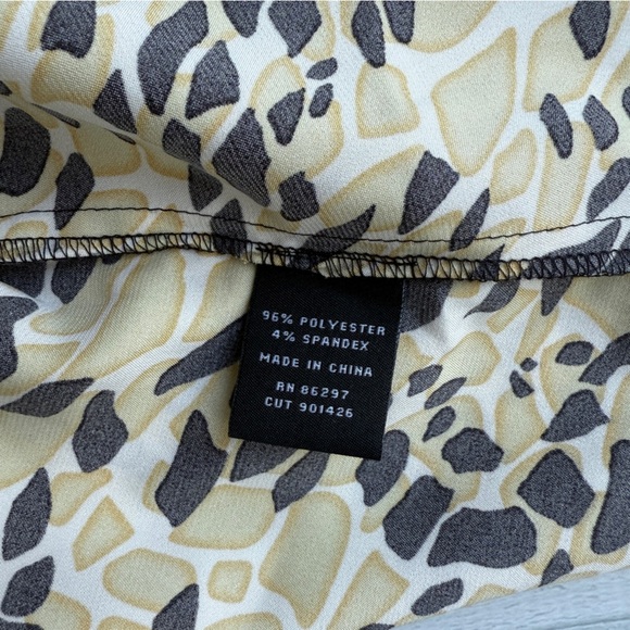 BCBG Maxazria Satin Gold & Black Printed Short Sleeve Button Down Shirt XS - Picture 6 of 6